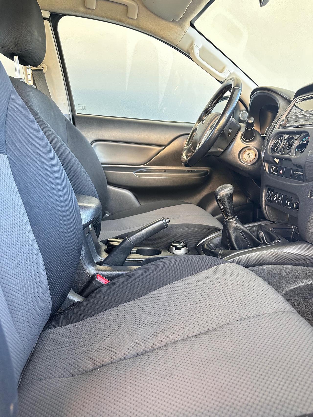 Mitsubishi L200 Club Cab L200 cl.cab 2.3d Invite 4wd 150cv