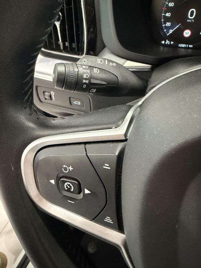 VOLVO XC60 B4 (d) AWD Geartronic Business Plus *Telecamera*