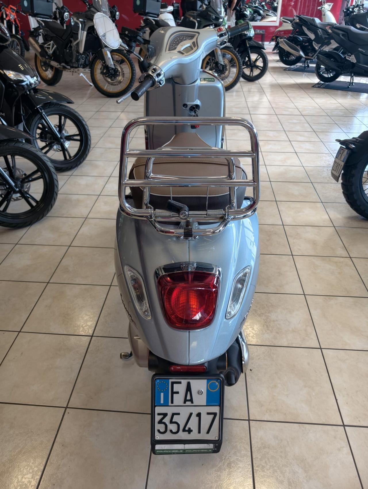 Vespa Primavera 125