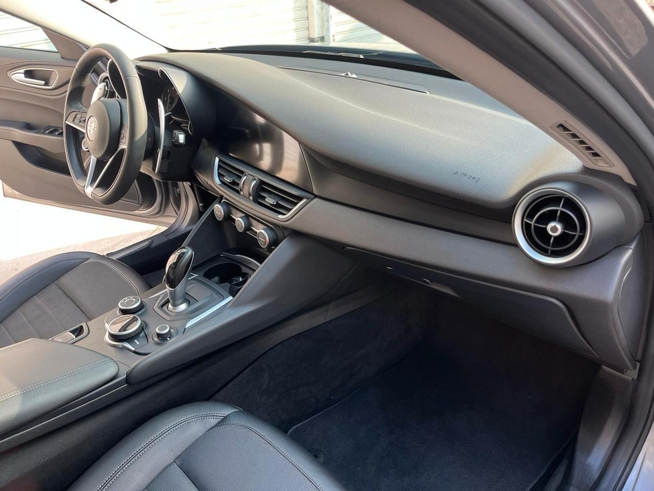 Alfa Romeo Giulia 2.2 Turbodiesel 180 CV AT8 Business Sport Launch Ed.