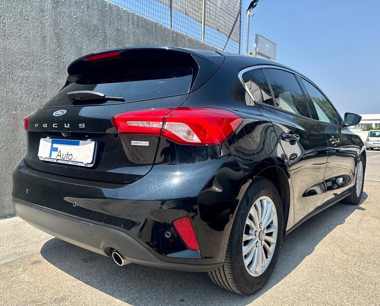 Ford Focus 1.5 TDCi 120 CV Titanium,LED diurni,Navi,Paddle,retrocamera,ecc.