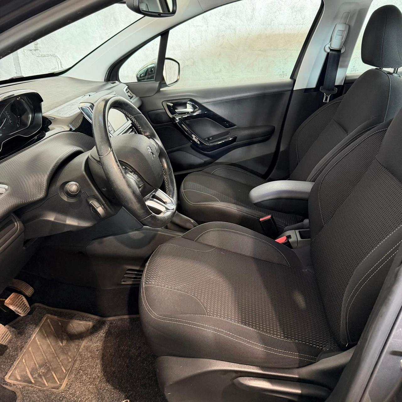 Peugeot 208 1.2 benzina NEOPATENTATI CERCHI IN LEGA+FULL