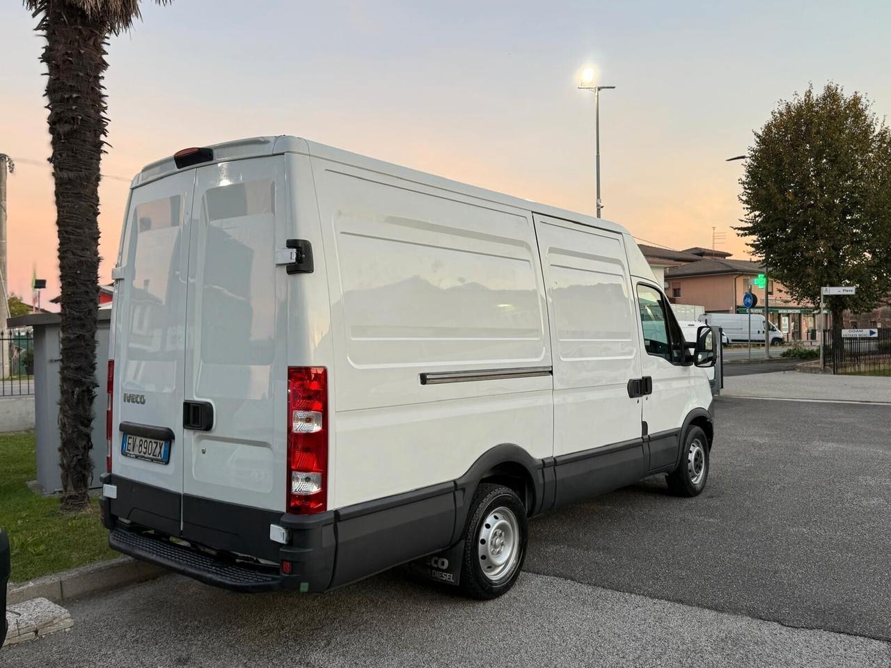 IVECO Daily 35S12 2.3 TDI 125 CV EURO 5 PASSO MEDIO