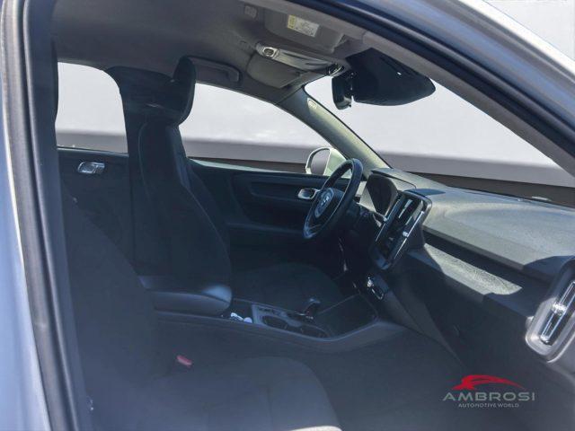 VOLVO XC40 T2 Momentum Core