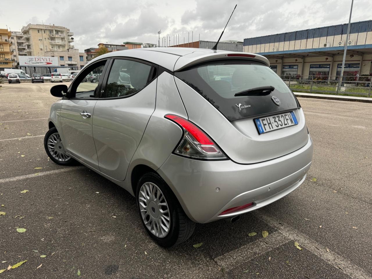 Lancia Ypsilon 1.2 69 CV 5 porte GPL Ecochic Silver