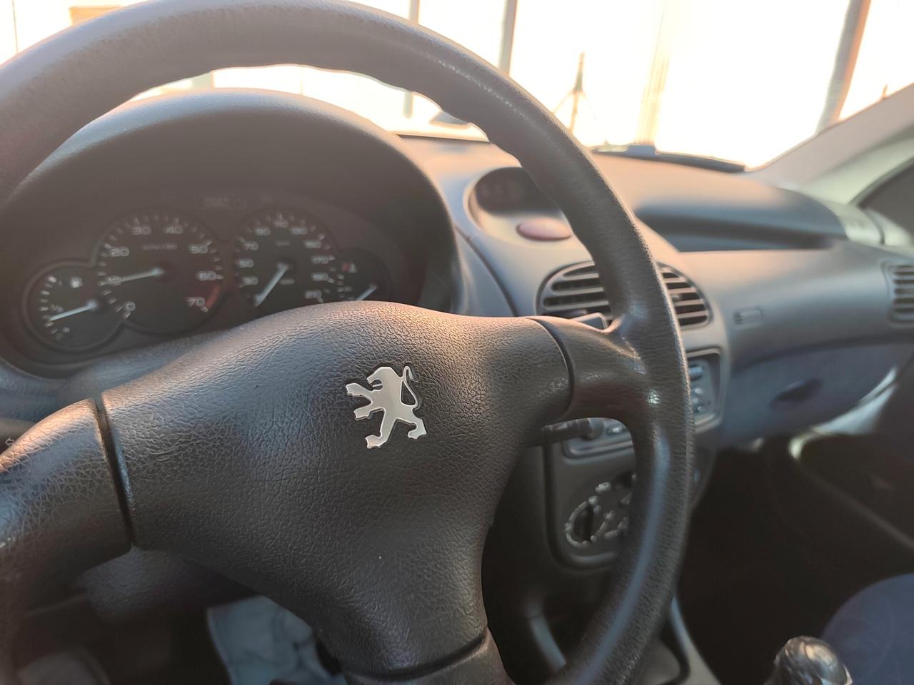 Peugeot 206 1.1 Benz 55 Milà km 5 porte XT