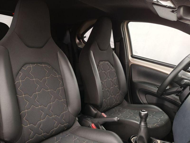 Toyota Aygo X Aygo X 1.0 VVT-i 72 CV 5 porte Lounge