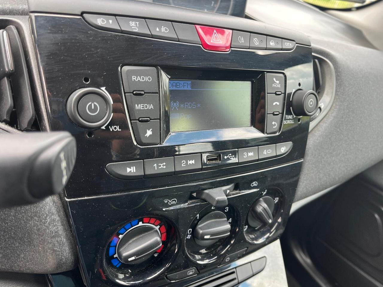 Lancia Ypsilon 1.0 FireFly 5 porte S&S Hybrid Ecochic Silver