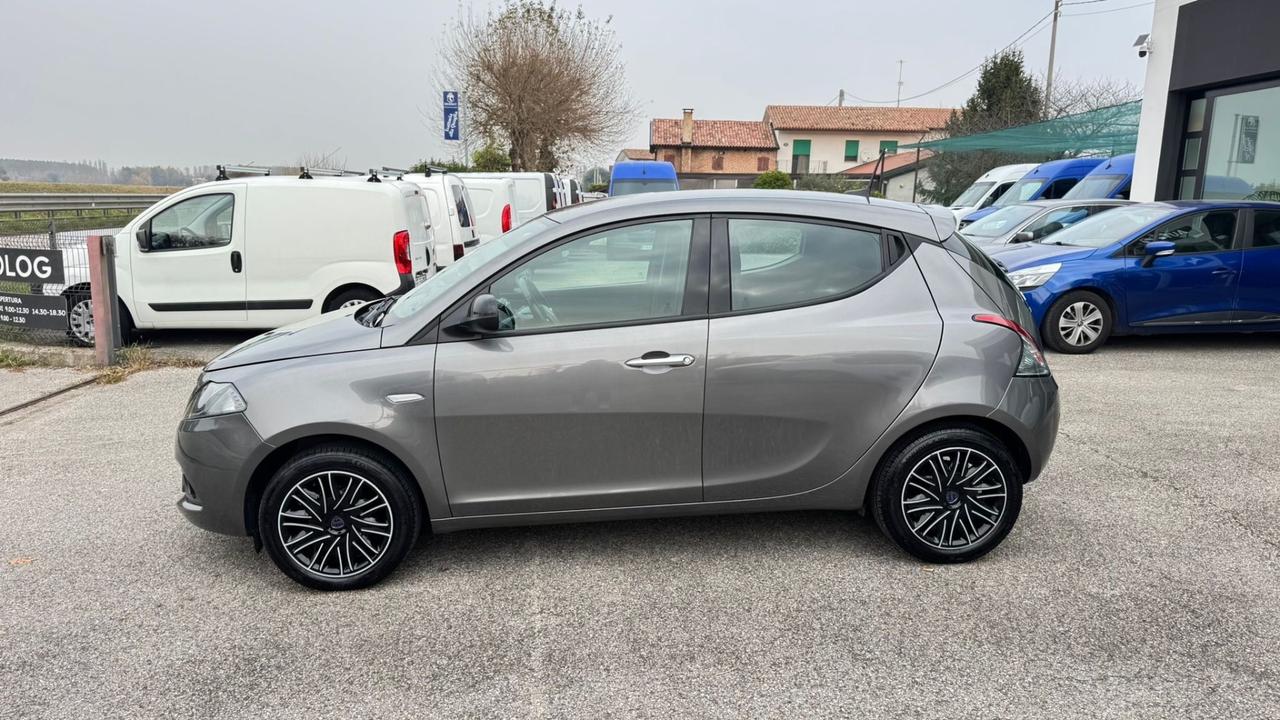 Lancia Ypsilon 1.0 FireFly 5 porte S&S Hybrid Ecochic Gold