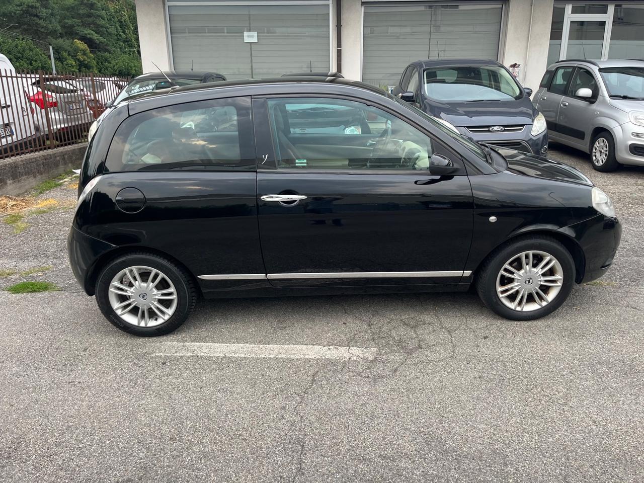 Lancia Ypsilon 1.4 16V Sport MomoDesign