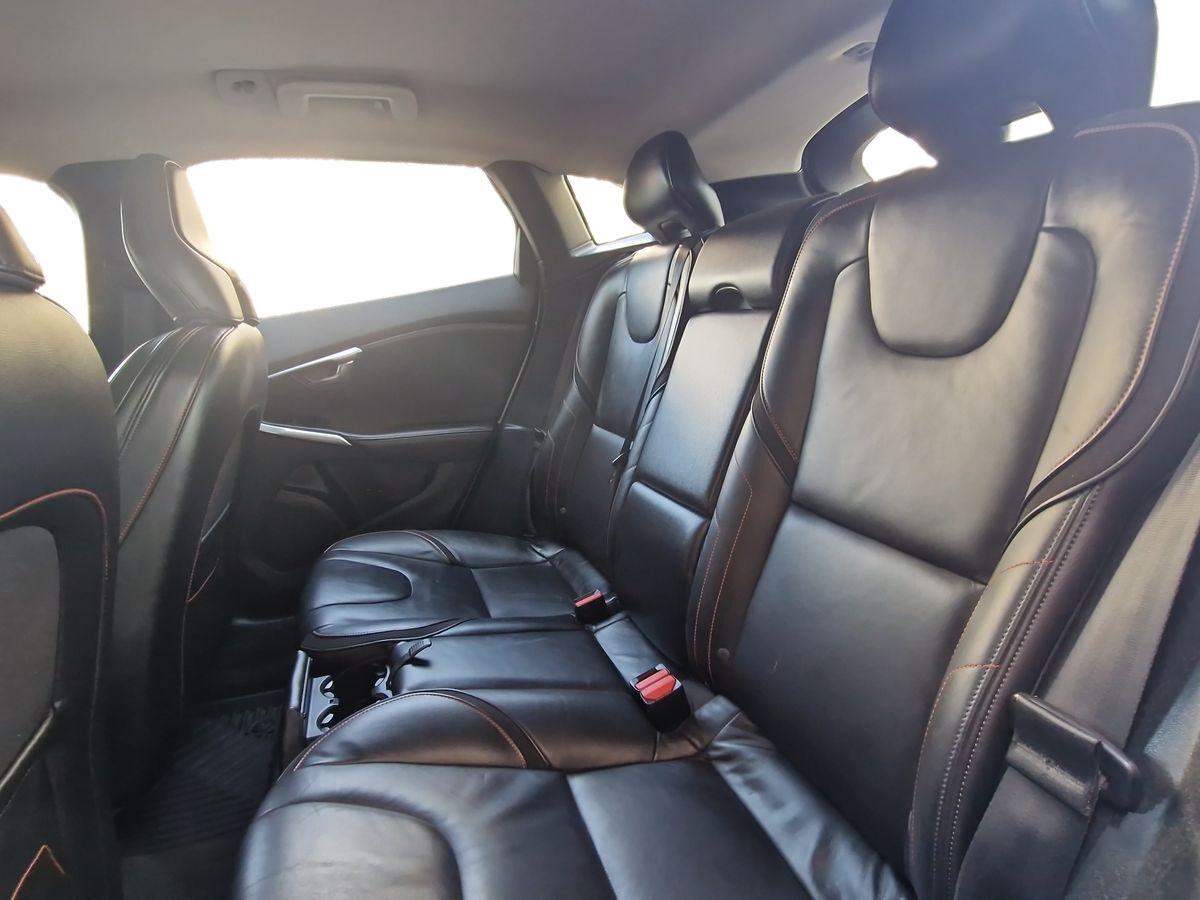VOLVO V40 CROSS COUNTRY 2.0