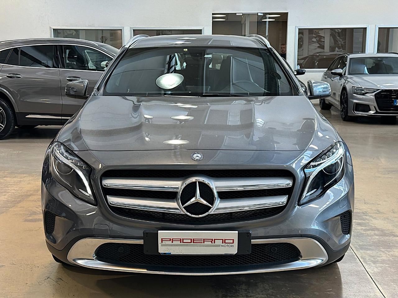 Mercedes GLA 200 Sport - Xeno - 18" - Navi - Sensori park