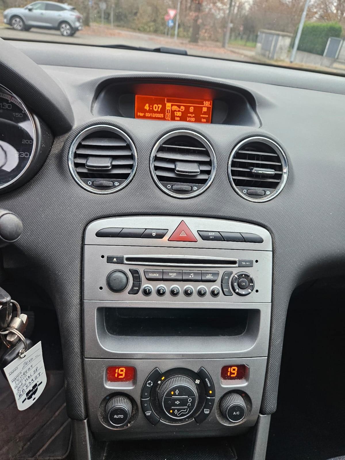 Peugeot 308 NEOPATENTATI