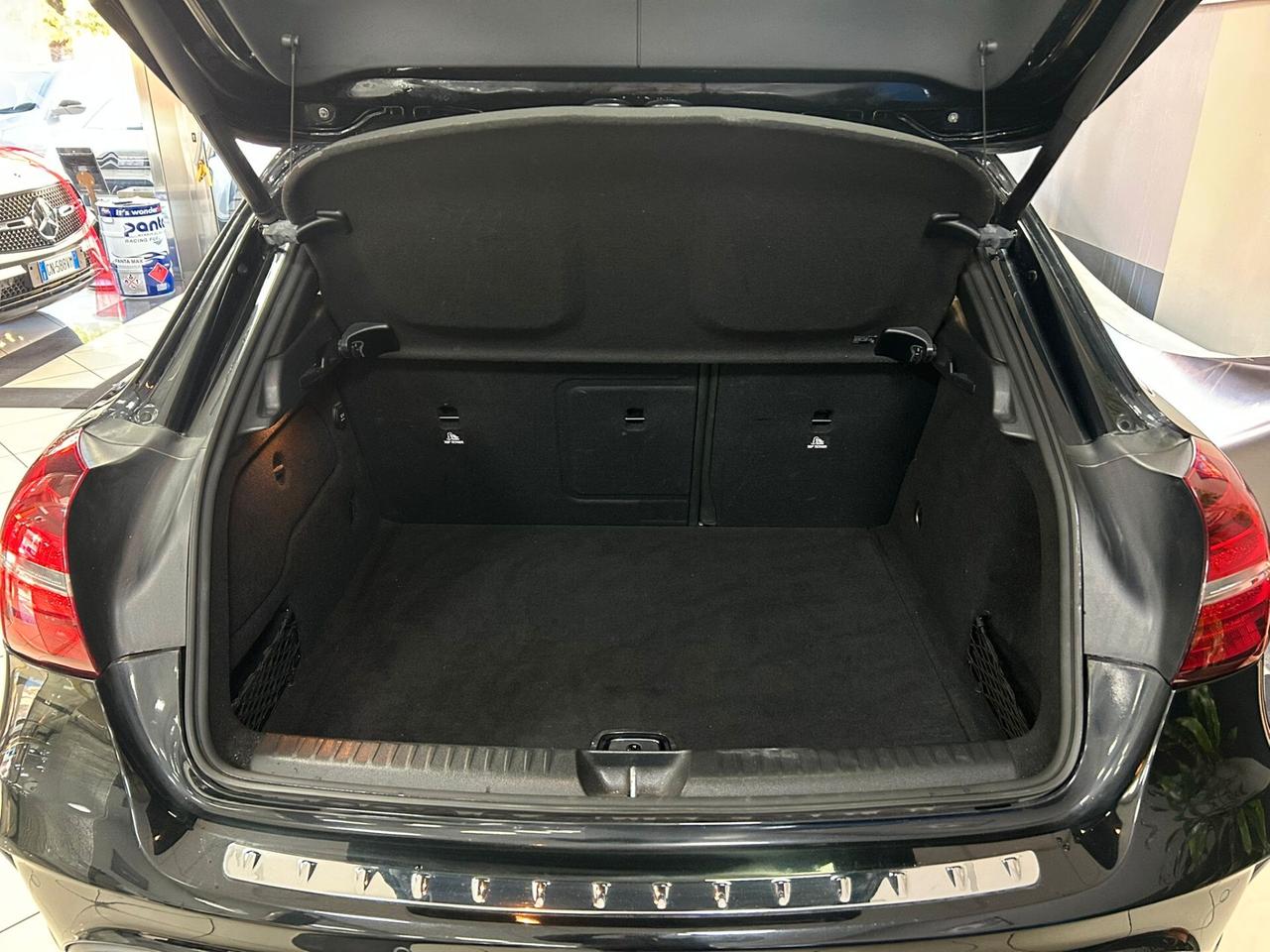 Mercedes-benz GLA 250 Auto 4Matic Premium AMG-Line