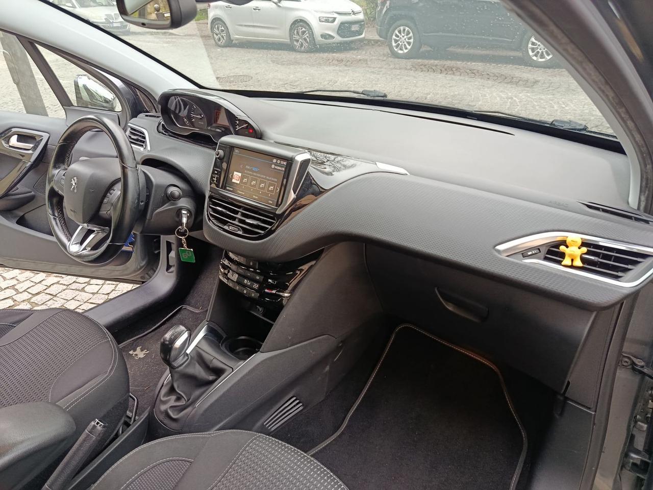 Peugeot 208 Allure 1.2 PureTech 82 #8383