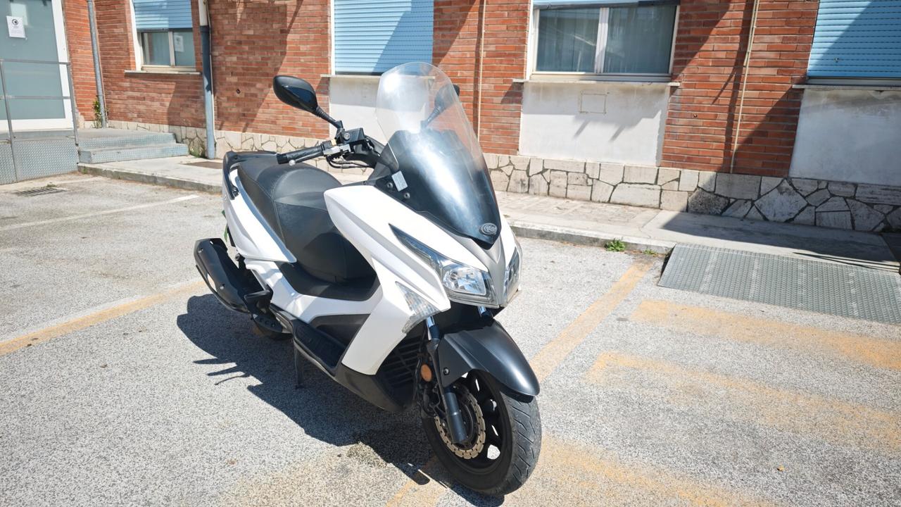 Tenuto maniacale Kymco X-Town 300i 300cc