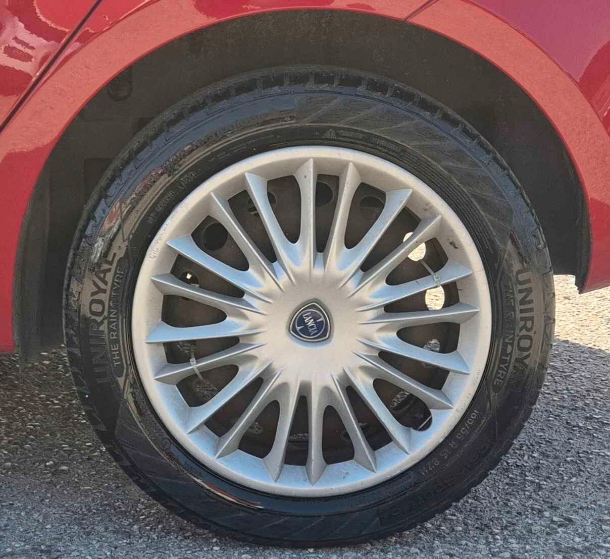 Lancia Ypsilon 1.2 69 CV 5 porte Silver