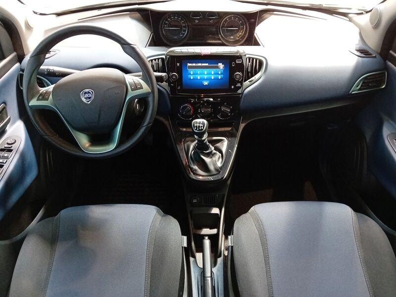 Lancia Ypsilon 1.0 FireFly 5 porte Hybrid Platino