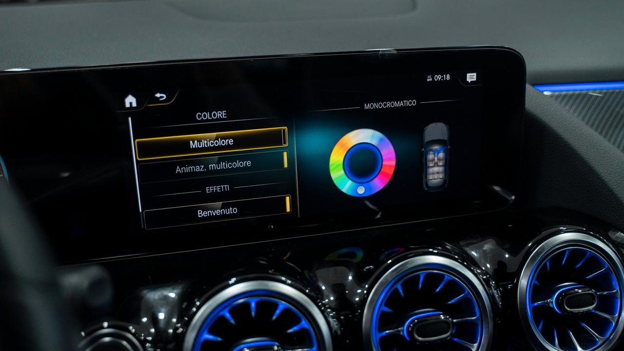 Mercedes-benz GLA 200 D PREMIUM PLUS AMG TETTO PACK LUCI MULTIBEAM FULL OPTIONAL