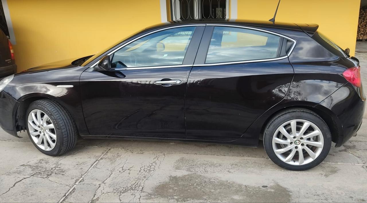 Alfa Romeo Giulietta 1.4 Turbo 120 CV GPL Distinctive fine 2014