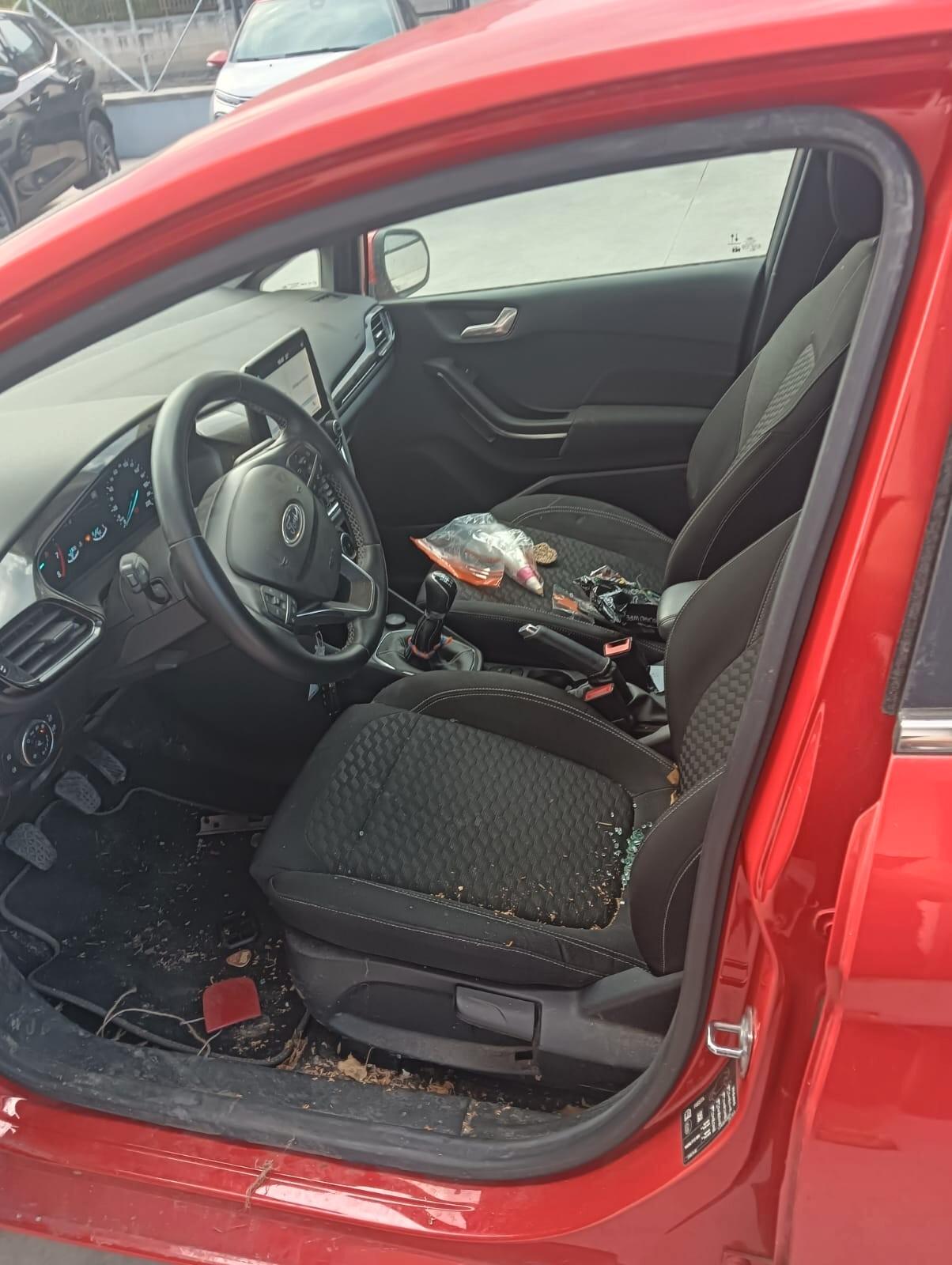 Ford Fiesta 1.1 75 CV 5 porte Titanium POCO SINISTRATA