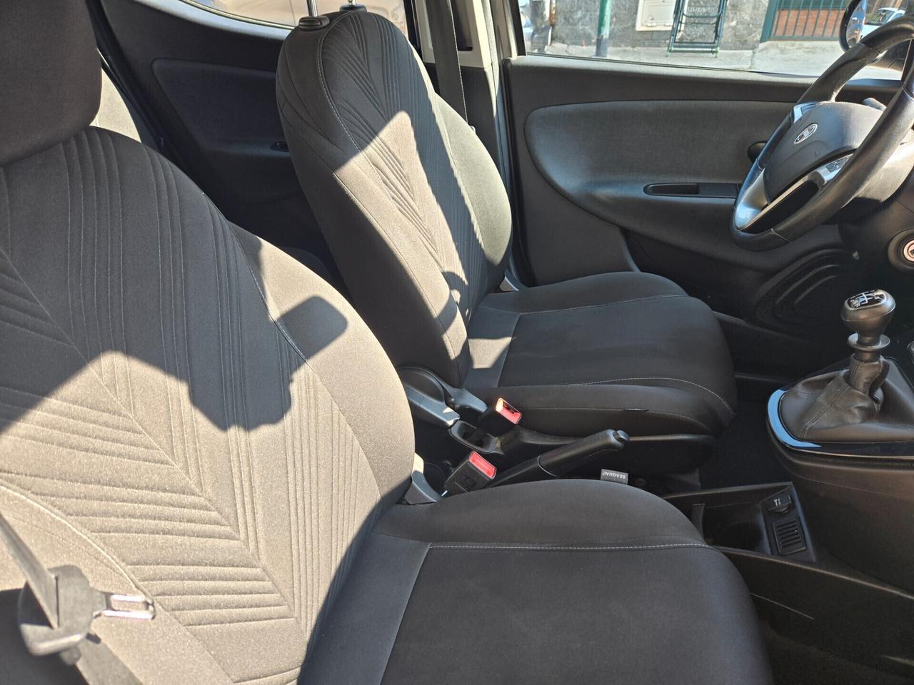 Lancia Ypsilon 1.0 FireFly 5 porte S&S Hybrid Gold