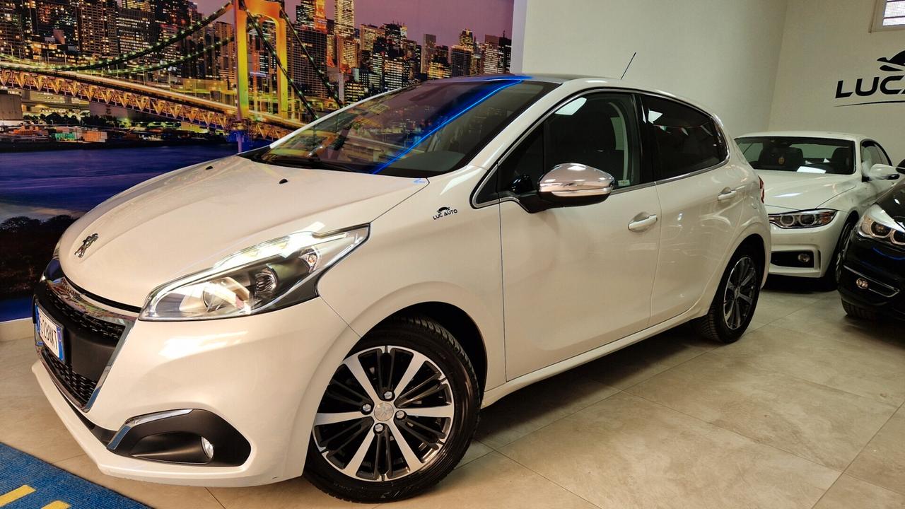 Peugeot 208 tetto panoramico