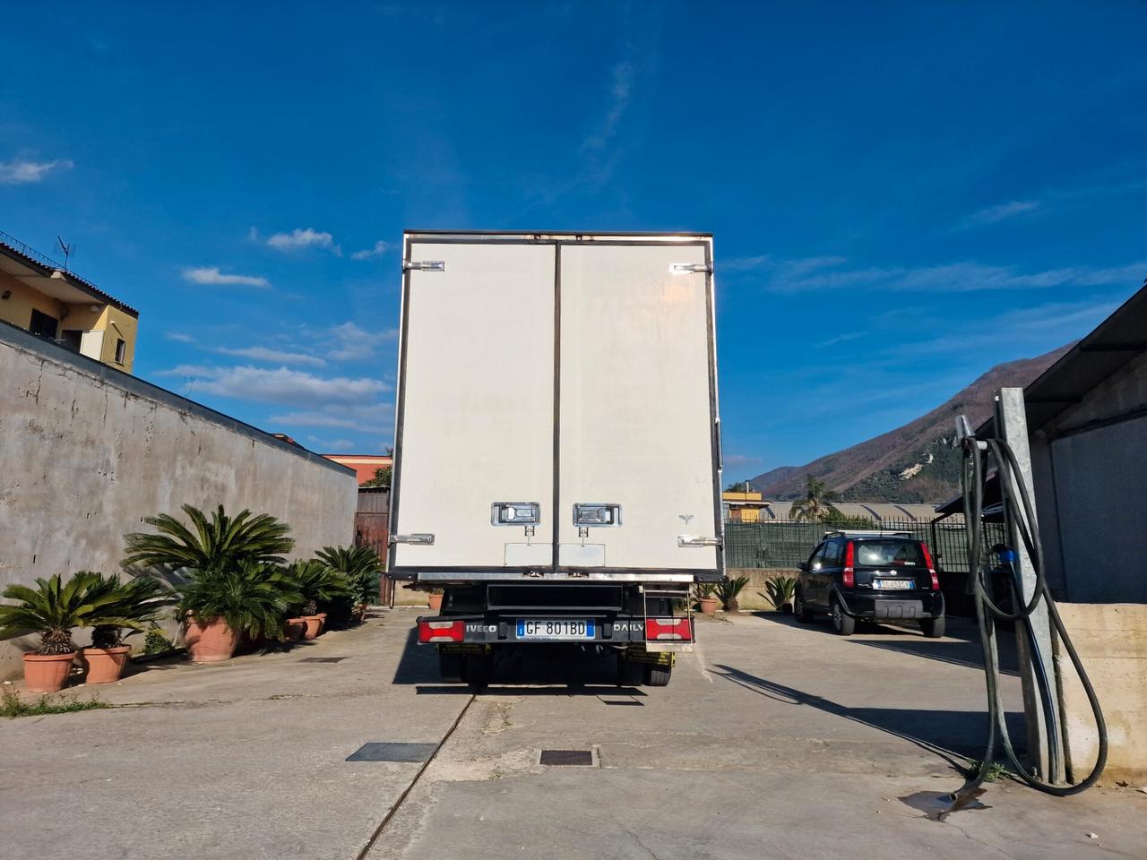 Iveco COIBENTATO SENZA FRIGO