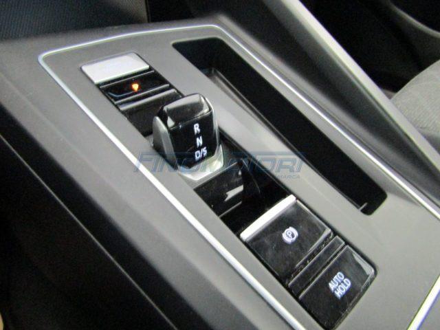 VOLKSWAGEN Golf 1.5 eTSI 150 CV DSG Life