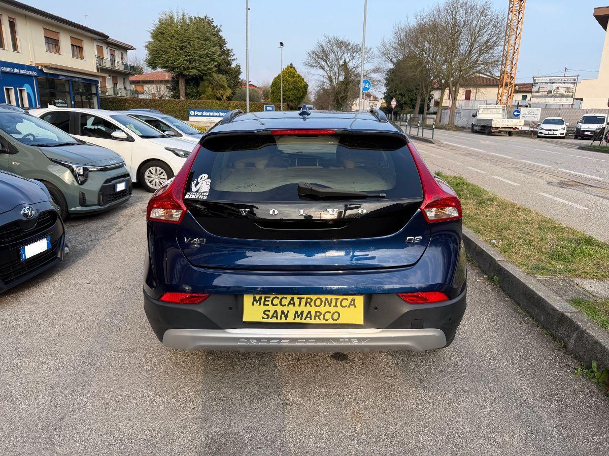 VOLVO - V40 Cross Country - D2 Volvo Ocean Race
