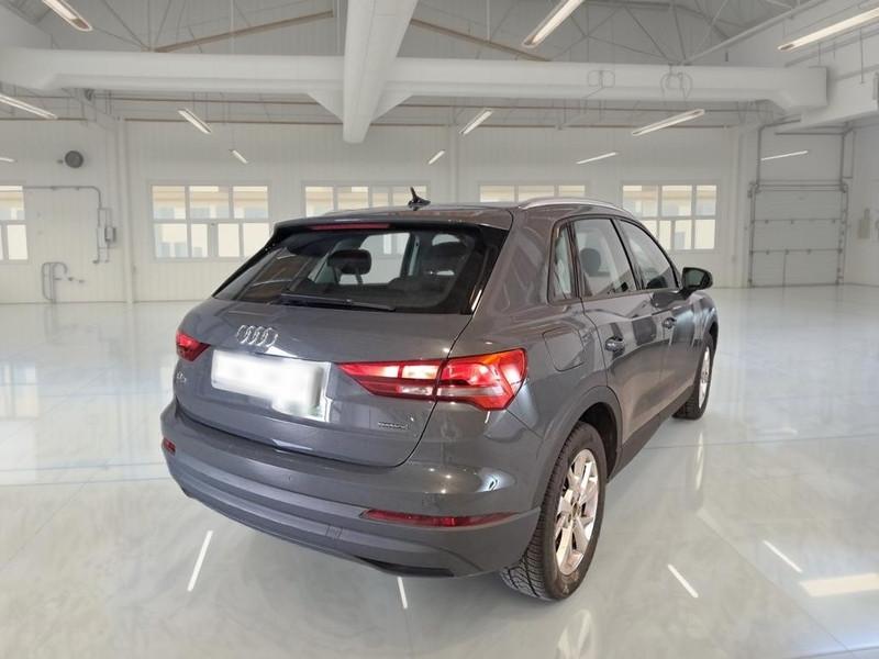 AUDI Q3 40 TDI quattro S tronic Business
