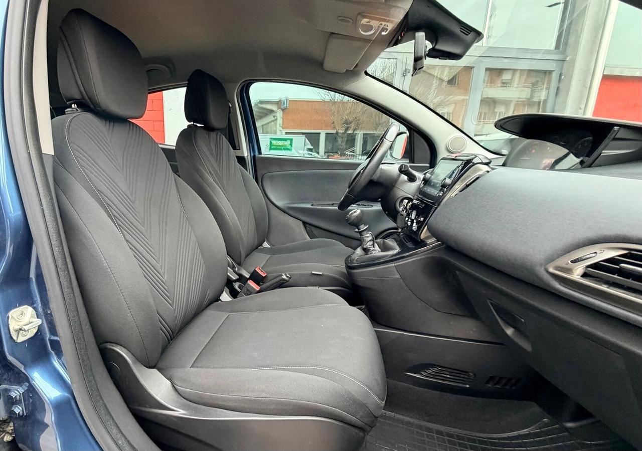 Lancia Ypsilon 1.0 FireFly 5 porte S&S Hybrid Ecochic A. Ferretti