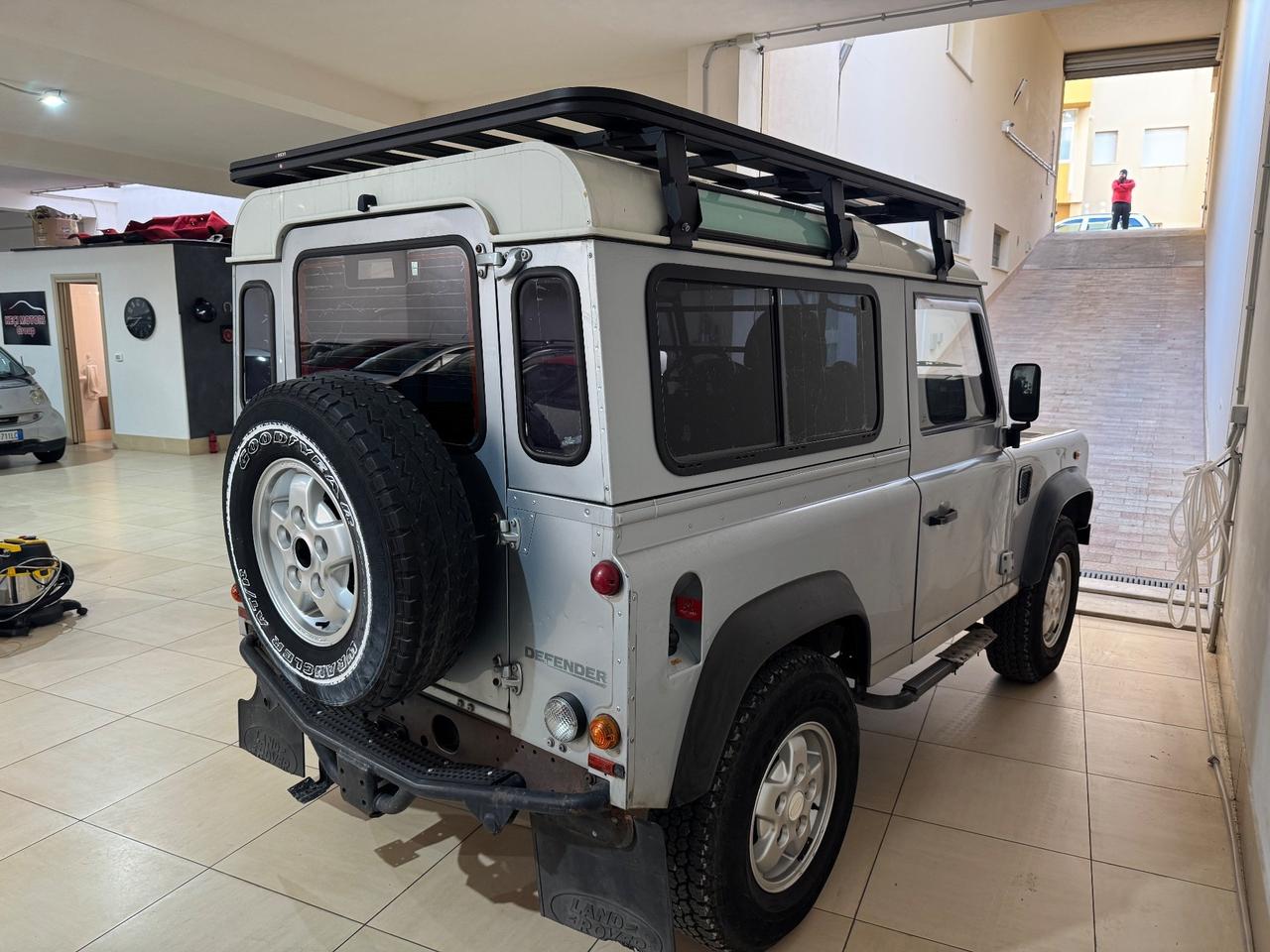 Land Rover Defender 90 2.4 TD4 Station Wagon SE
