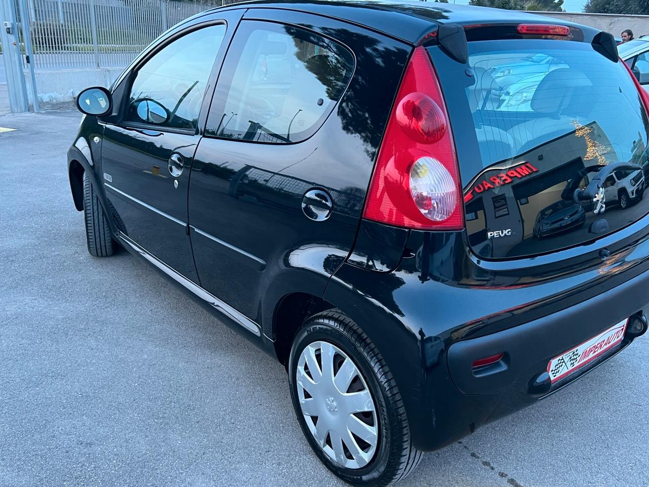 Peugeot 107 1.0 5p. Sweet Years TAGLIANDATA