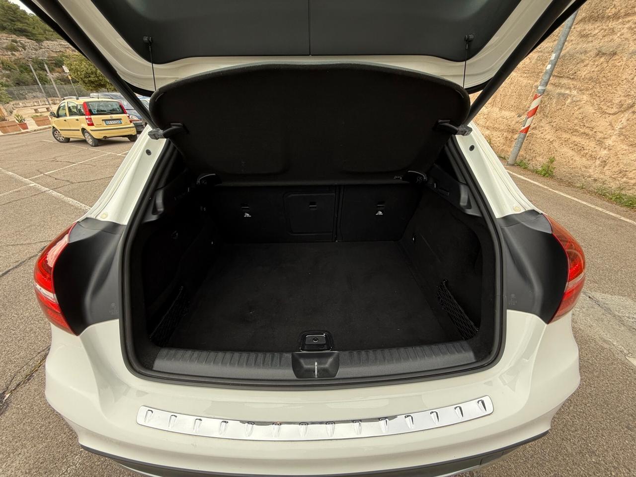 Mercedes GLA200 4MATIC 136/PREMIUM AMG/TETTO/19"