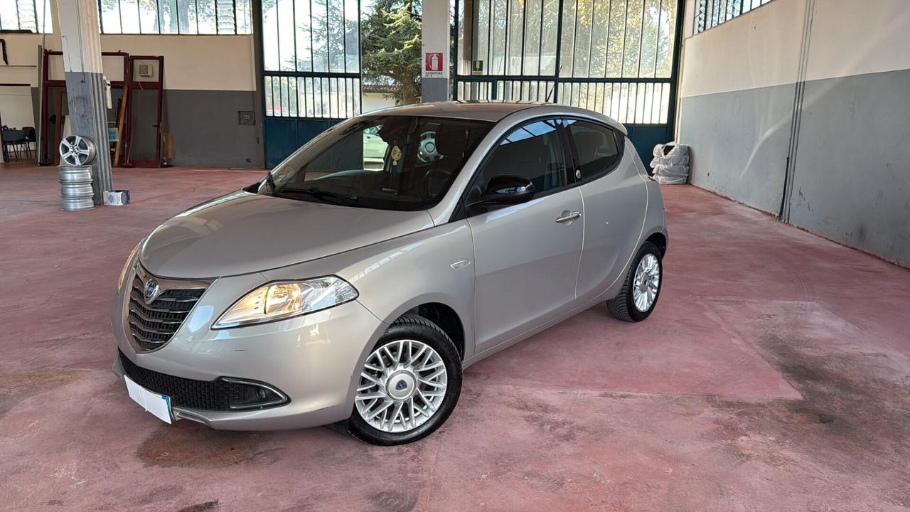 Lancia Ypsilon 1.2 69 CV 5 porte GPL Ecochic Silver
