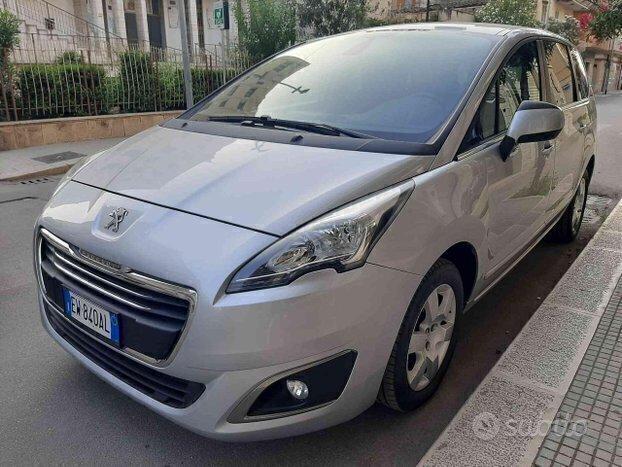 PEUGEOT 5008 1.6 HDi 114CV 7 POSTI NAVI