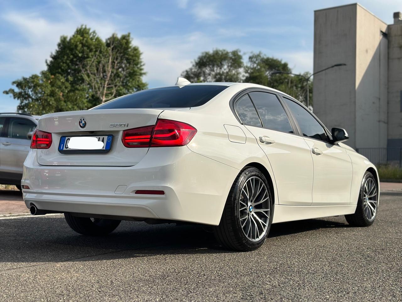 Bmw 320i berlina Business Advantage aut.