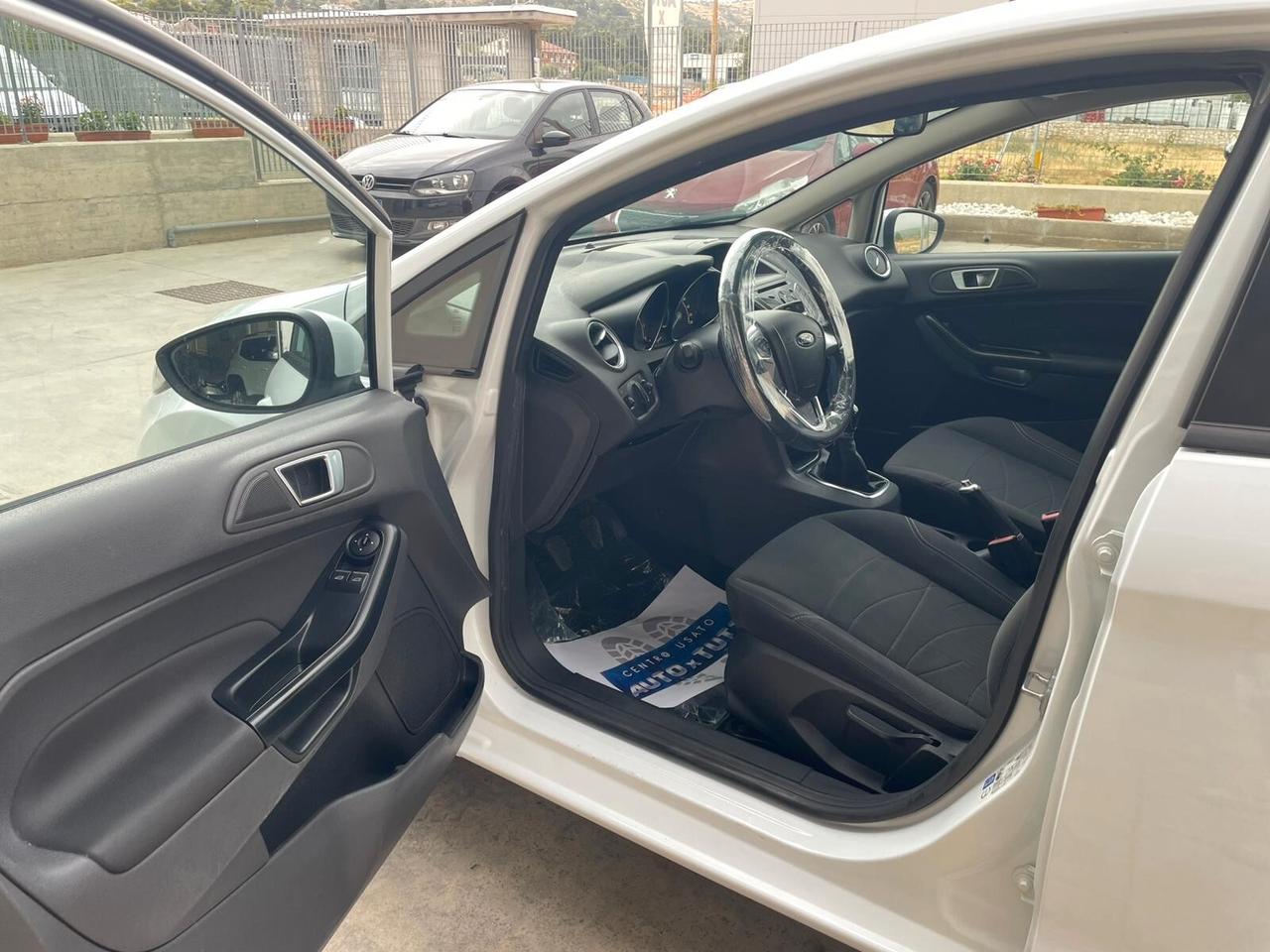Ford Fiesta 1.2 5 porte Black & White Edition neopatentati