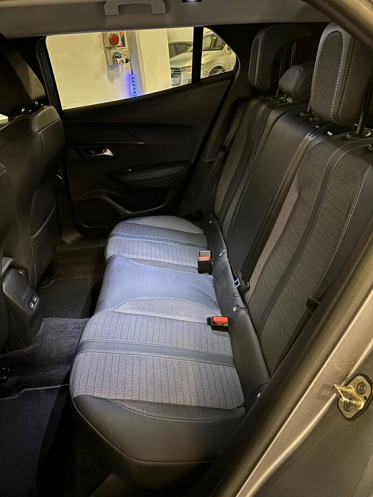 Peugeot 2008 BlueHDi 130 S&S EAT8 Allure''!!'\\