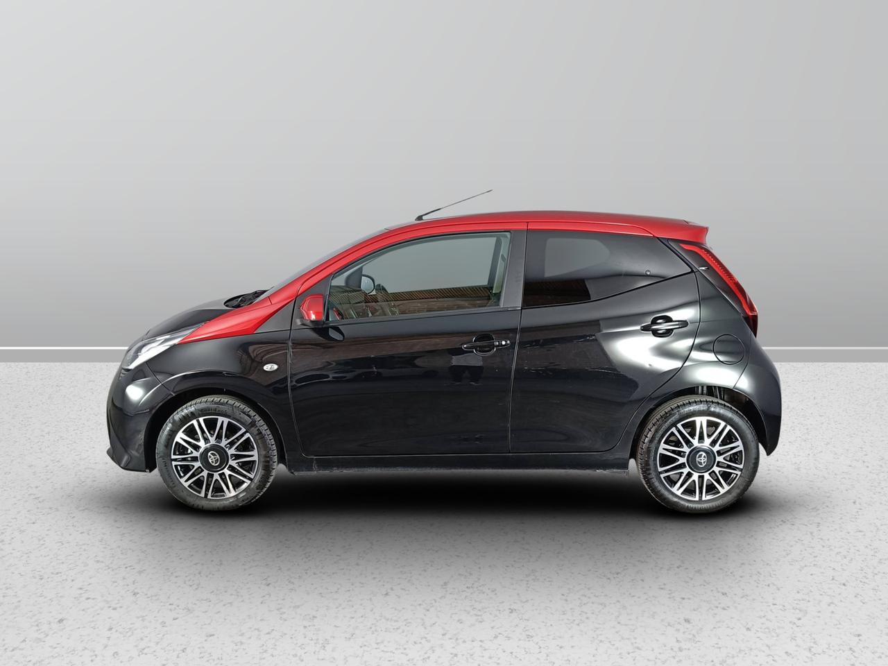 TOYOTA Aygo II 2018 5p - Aygo 5p 1.0 x-clusiv red pack 72cv