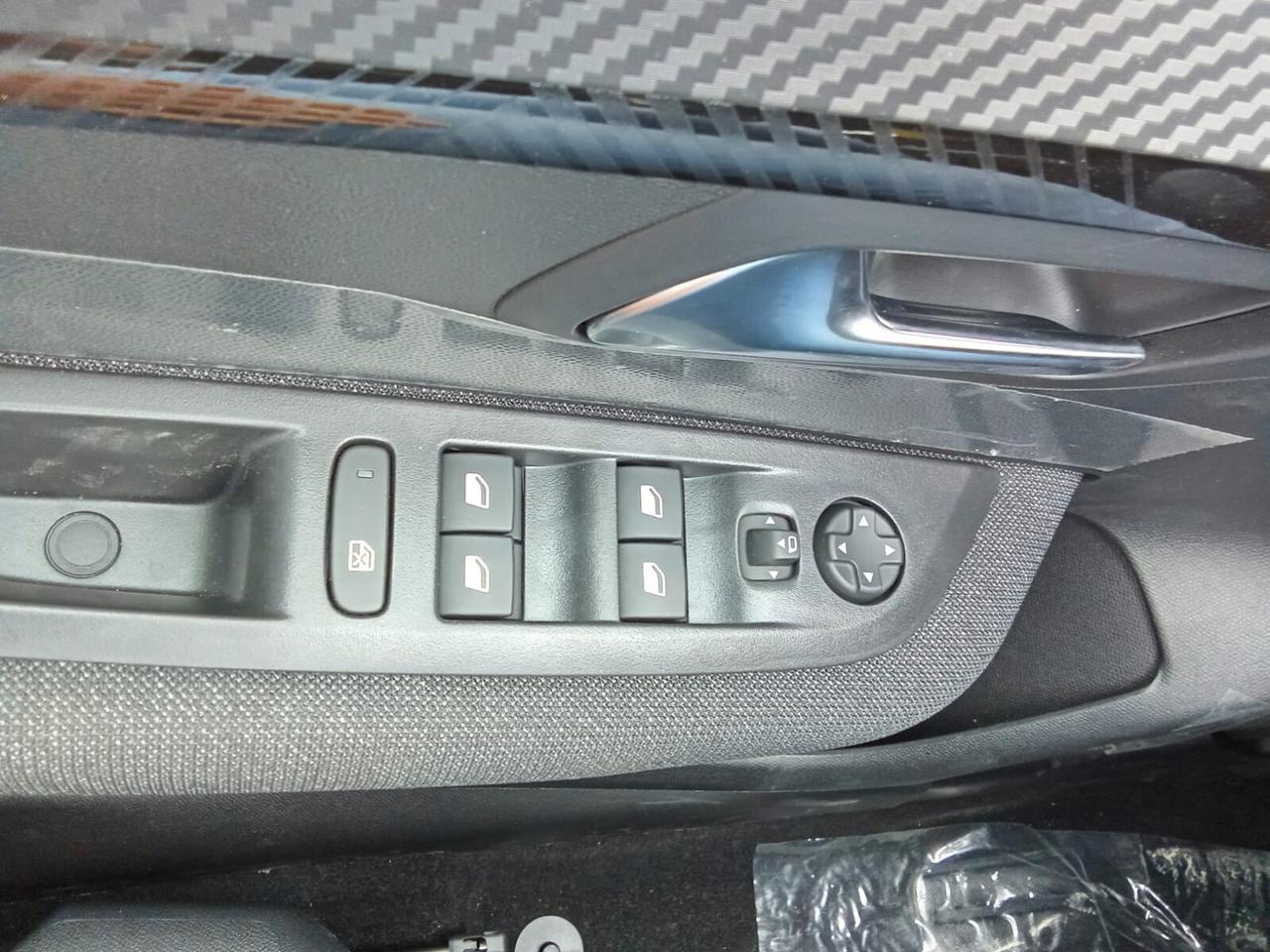 Peugeot 208 Business Turbo 100cv