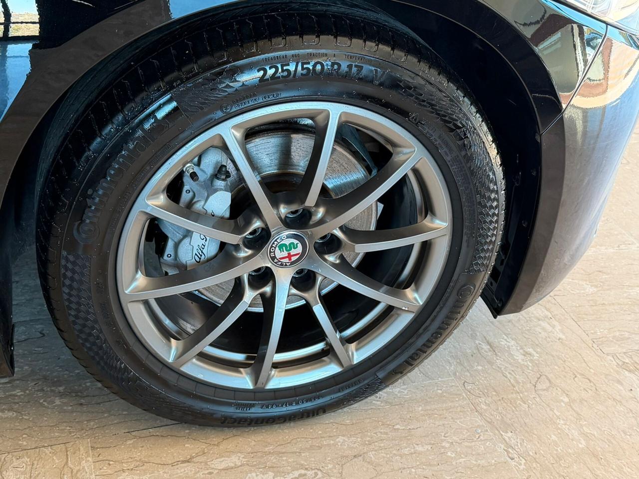 Alfa Romeo Giulia 2.2 TURBODIESEL 160 cv. AT8 BUSINESS (Nav)