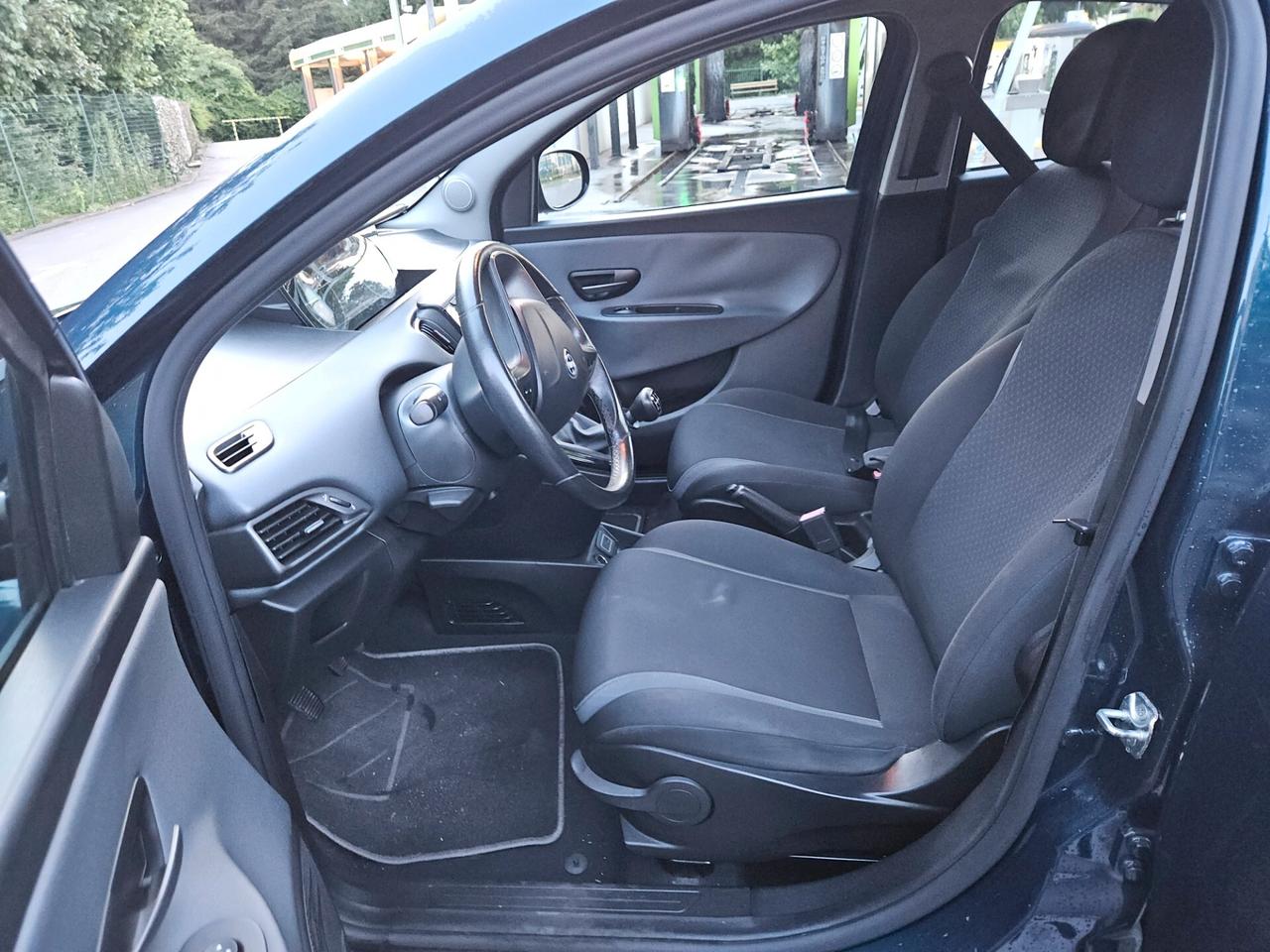 Lancia Ypsilon 0.9 TwinAir 85 CV 5 porte Metano Ecochic Platinum