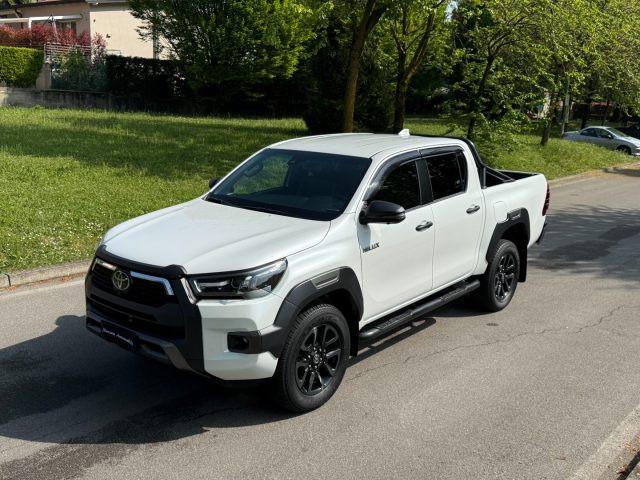 TOYOTA Hilux 2.8 D A/T 4WD Double Cab Invincible IVA ESPOSTA