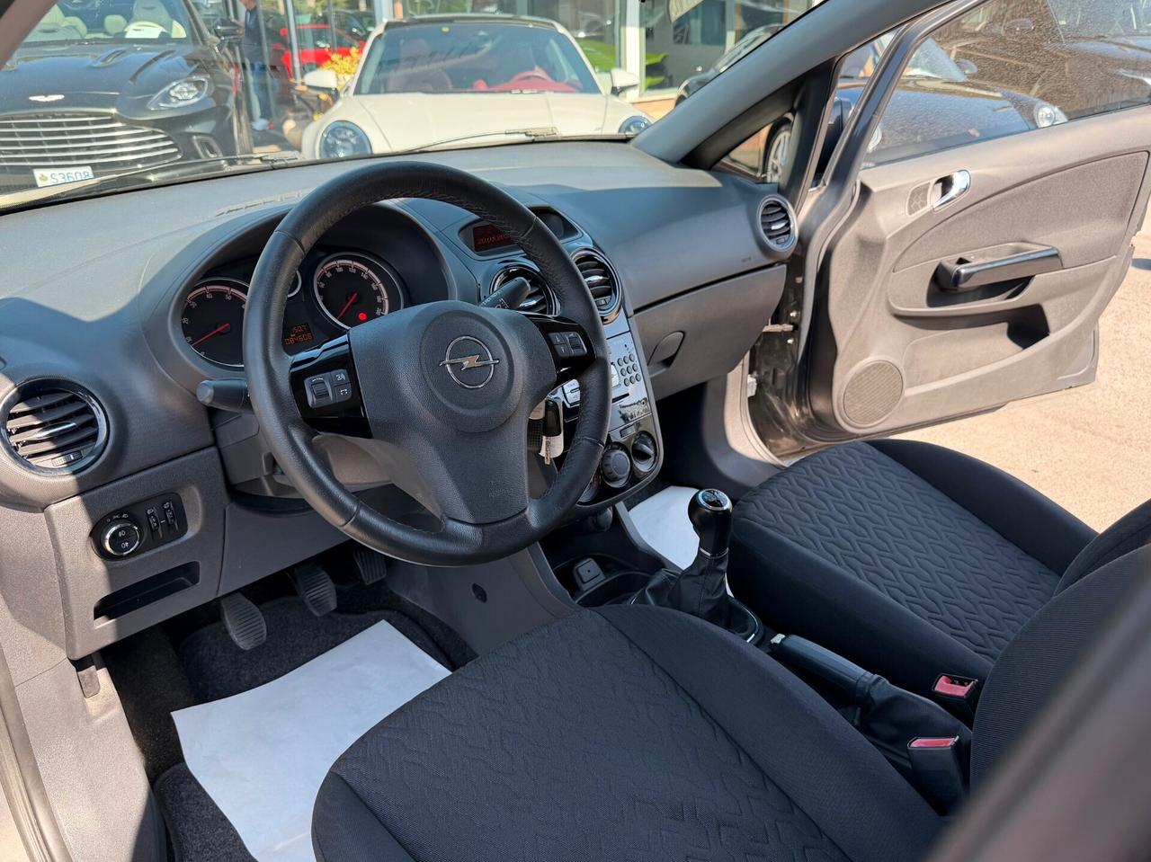 Opel Corsa 1.2 5 porte /KM 84.000/OK NEOPATENTATI