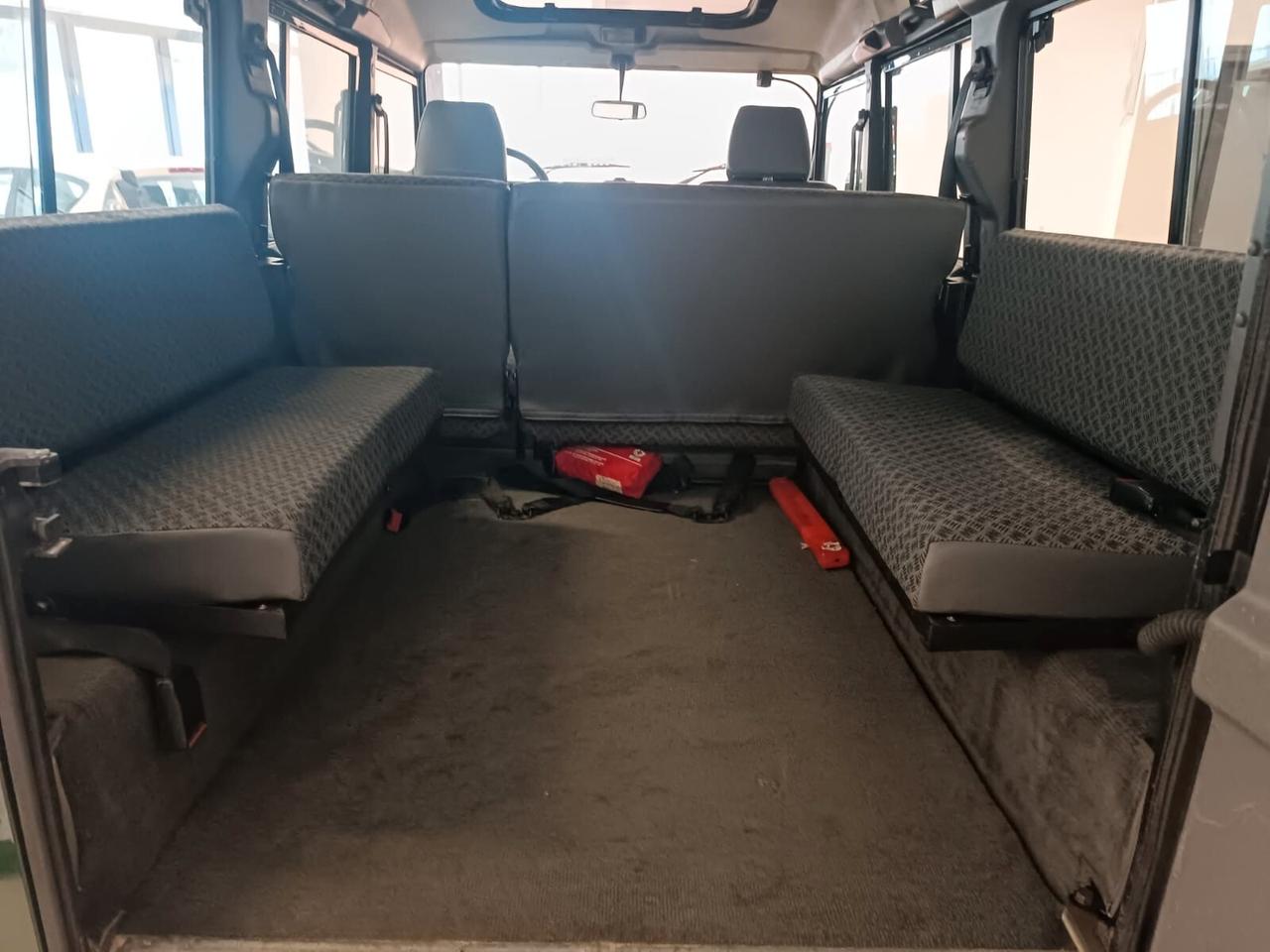 Land Rover Defender 110 2.5 Td5 9 POSTI