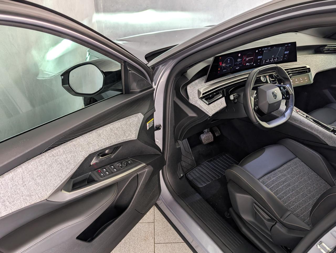 Peugeot 3008 1.2 Hybrid 145cv e-dcs6 Allure