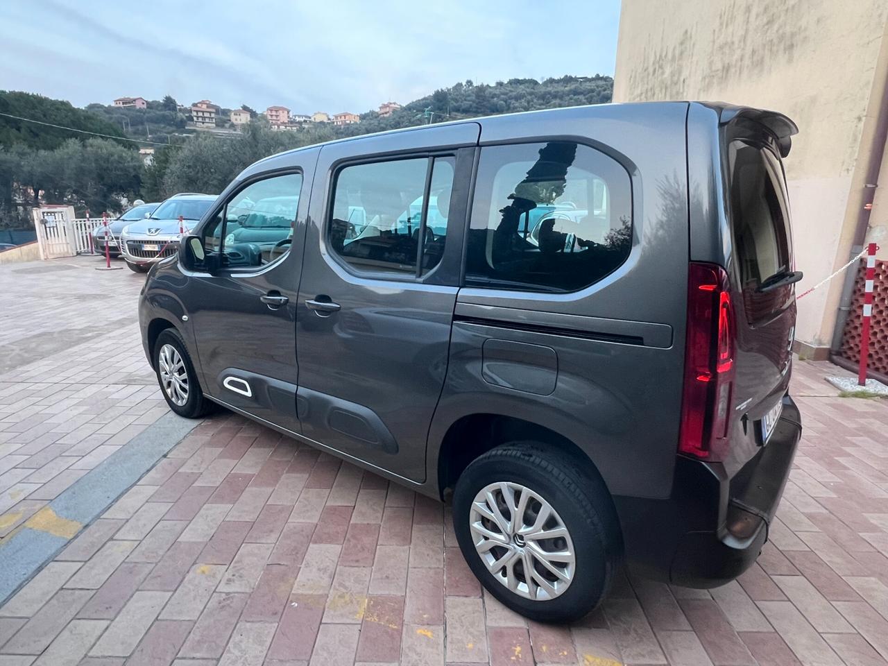 Citroen Berlingo PureTech 130 CON PEDANA DISABILI