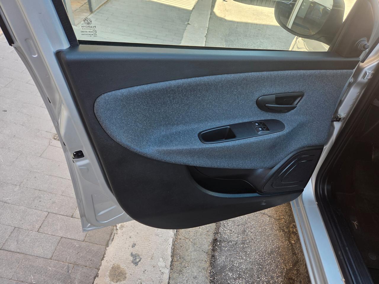 LANCIA YPSILON ANNO 2018 1.2 BENZ GPL KM 120000 CERTIF